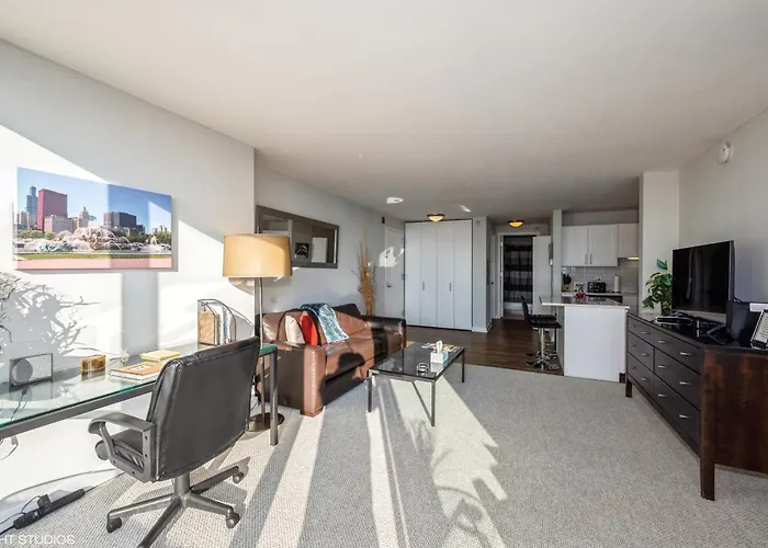 The Penthouse At Grand Plaza Chicago